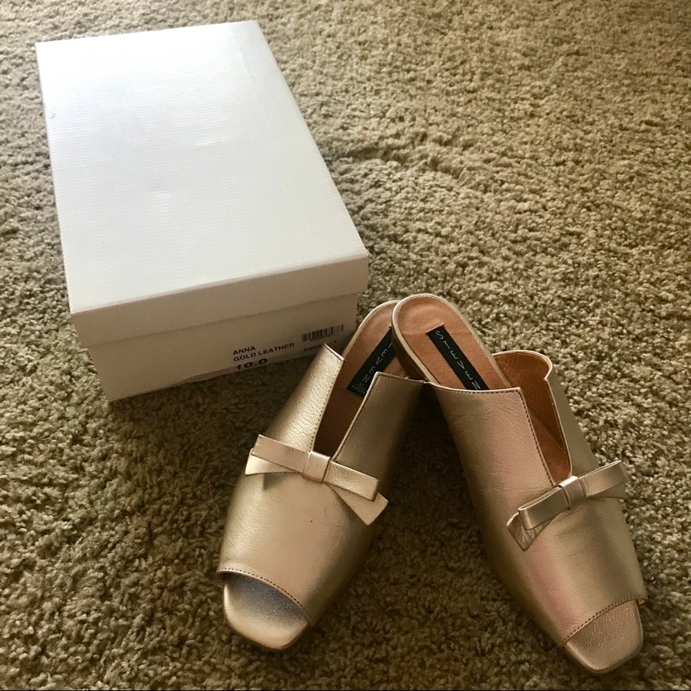 NWOT Steve Madden Gold Loafers